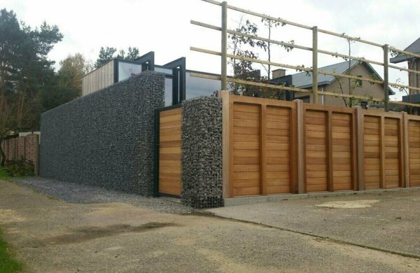 houten-schutting-gecombineerd-met-schanskorf-1485859067.jpg