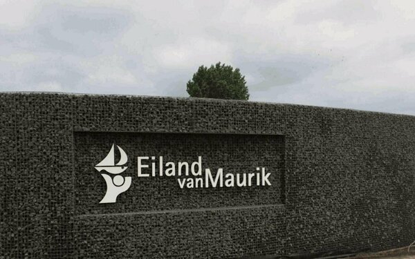 Bedrijfslogo in steenkorf